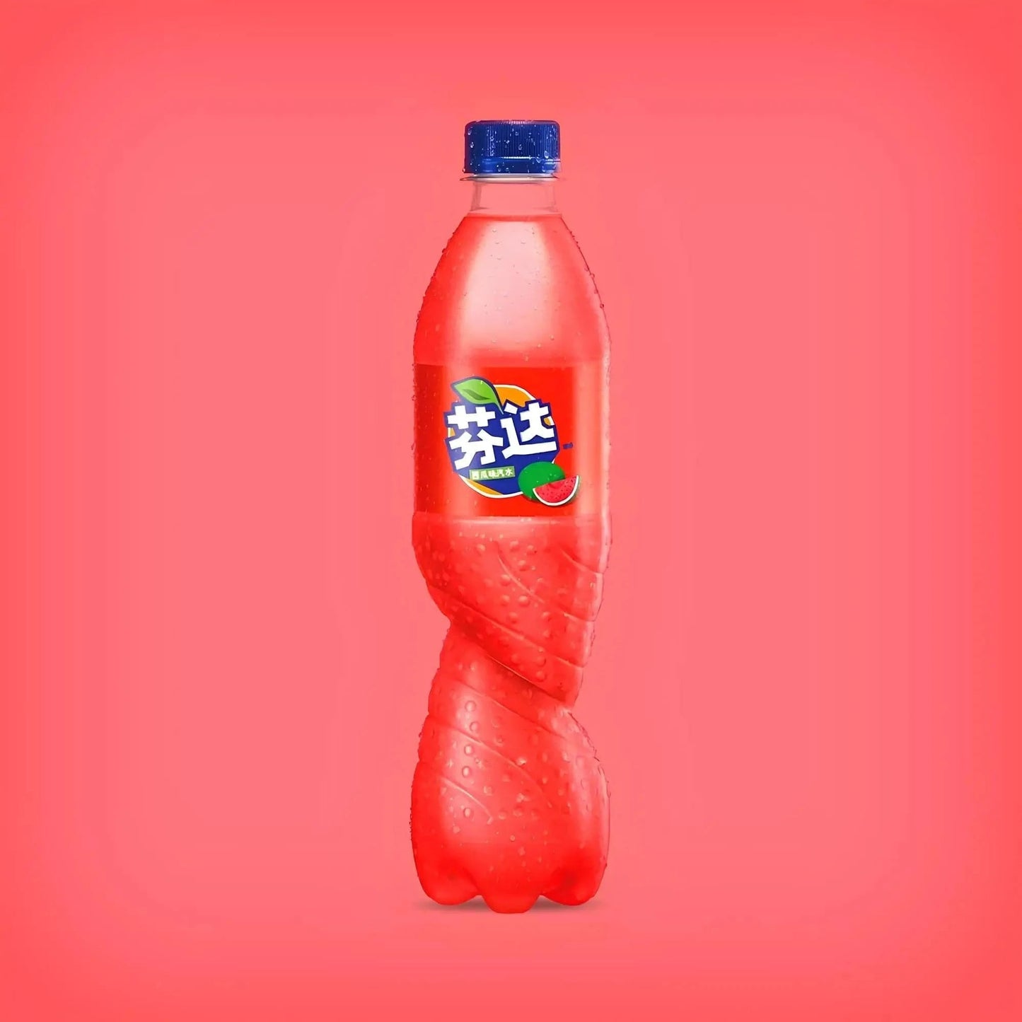 Bouteille de Fanta Pastèque de 500 ml provenant de Chine, boisson gazeuse rouge à la saveur de pastèque.