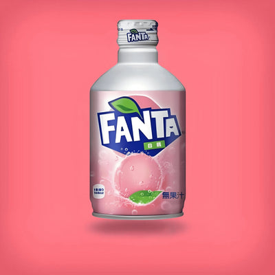Bouteille de Fanta Pêche Blanche provenant du Japon, boisson gazeuse à la saveur de pêche blanche.