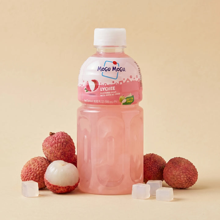 Bouteille 320ml Mogu Mogu Litchi — boisson thaïlandaise au nata de coco — Lollipop Korner