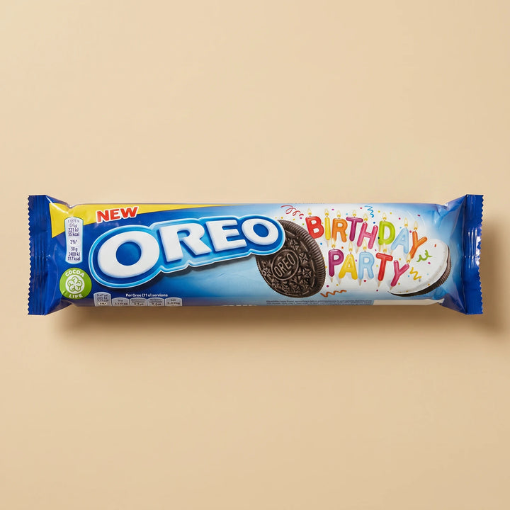 Oreo Birthday Party 154g — biscuit sandwich confettis, crème vanille colorée, pack import UK/EU